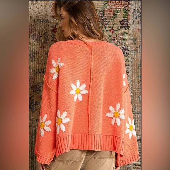 POL Sweaters - POL Peach button-down oversize sweater with white and yellow daisy flower size L